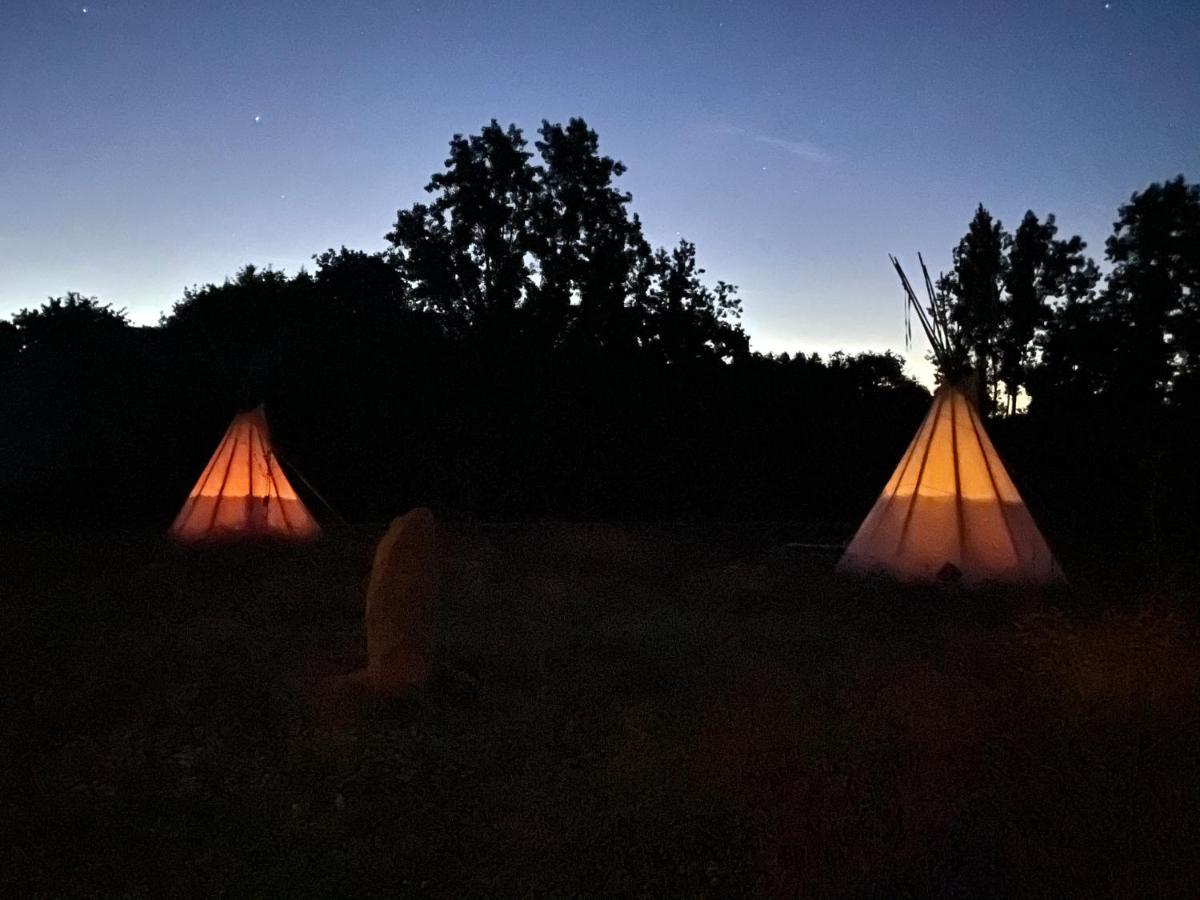 Terra-Tipike, Tipi A La Ferme Entre Terre Et Mer Trébry المظهر الخارجي الصورة